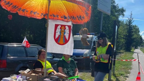 Zamiast kary finansowej: cytryna i czosnek - taki wybór mieli kierowcy w Górsku, których policja przyłapała na przekroczeniu prędkości. Akcja „Bezpieczna droga"/fot. nadesłane