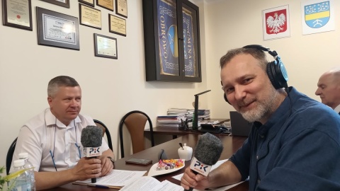Od lewej: wójt Jacek Brygman, redaktor Maciej Wilkowski/fot. Krystian Makowski