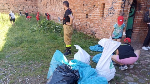 Wielkie sprzątanie Zamku Dybowskiego/fot. Monika Kaczyńska