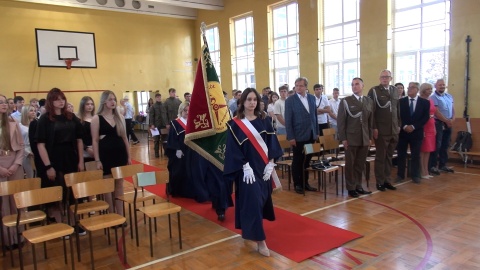 Pierwsi uczniowie Branżowych Oddziałów Wojskowych Branżowej Szkoły I Stopnia Rzemiosła i Przedsiębiorczości ukończyli naukę (fot. Janusz Wiertel)