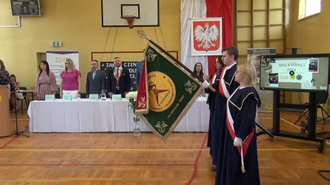 Pierwsi uczniowie Branżowych Oddziałów Wojskowych Branżowej Szkoły I Stopnia Rzemiosła i Przedsiębiorczości ukończyli naukę (fot. Janusz Wiertel)