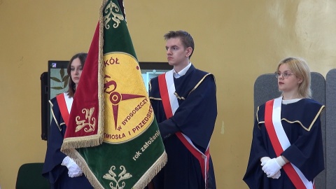 Pierwsi uczniowie Branżowych Oddziałów Wojskowych Branżowej Szkoły I Stopnia Rzemiosła i Przedsiębiorczości ukończyli naukę (fot. Janusz Wiertel)