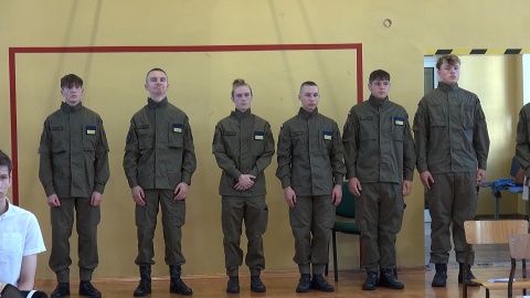 Pierwsi uczniowie Branżowych Oddziałów Wojskowych Branżowej Szkoły I Stopnia Rzemiosła i Przedsiębiorczości ukończyli naukę (fot. Janusz Wiertel)
