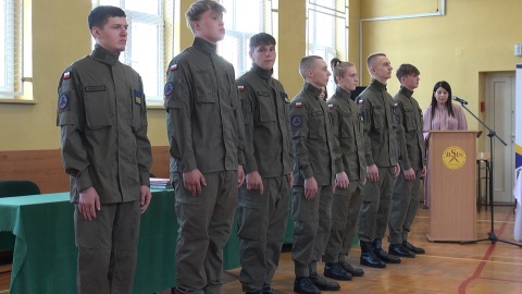 Pierwsi uczniowie Branżowych Oddziałów Wojskowych Branżowej Szkoły I Stopnia Rzemiosła i Przedsiębiorczości ukończyli naukę (fot. Janusz Wiertel)