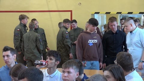 Pierwsi uczniowie Branżowych Oddziałów Wojskowych Branżowej Szkoły I Stopnia Rzemiosła i Przedsiębiorczości ukończyli naukę (fot. Janusz Wiertel)