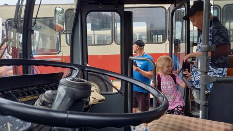 Zabytkowe autobusy pojawiły się na bydgoskich ulicach i rozwożą pasażerów. To wszystko z okazji zlotu historycznych pojazdów/fot: Tatiana Adonis