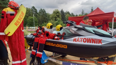 WOPR-owcy uroczyście otworzyli sezon letni. Ratownicy zabierają się do obserwacji wielu rzek i jezior. Otrzymali wsparcie z samorządu województwa/fot: Tatiana Adonis