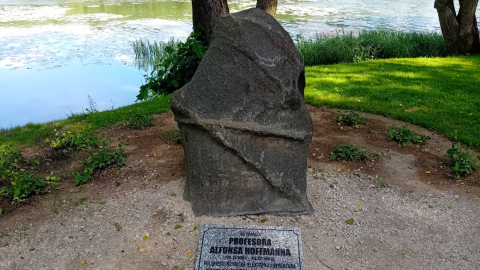 Skwer prof. Alfonsa Hoffmana w Gródku/fot. Marcin Doliński