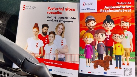 Przy ulicy Bronikowskiego służby mundurowe zorganizowały akcję „Bezpieczny przejazd - Szlaban na ryzyko”/fot: Elżbieta Rupniewska