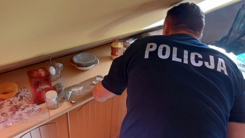 Zaskoczenie w Rypinie. Policja poszukiwała skradzionego psa, a znalazła narkotyki. 42-latek został zatrzymany/fot. KPP Rypin