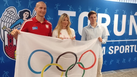 Toruń pożegnał trójkę swoich olimpijczyków i odlicza dni do pierwszych startów w Paryżu. To pięściarka Aneta Rygielska, florecista Jan Jurkiewicz i wioślarz Mirosław Ziętarski/fot. Michał Zaręba