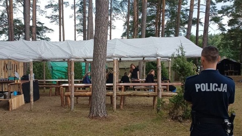 Policjanci odwiedzają obozy harcerskie/fot. materiały policji