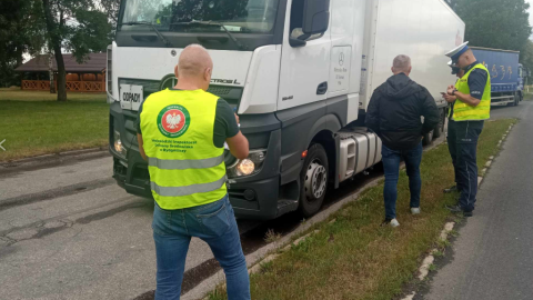 Kontrole przeprowadzili inspektorzy delegatury WIOŚ we Włocławku i policjanci/fot. wios.bydgoszcz.pl/