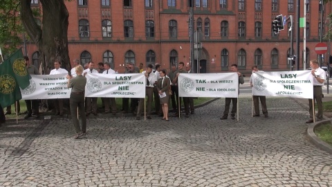 Protest leśników przed UW w Bydgoszczy (fot. jw)
