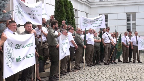 Protest leśników przed UW w Bydgoszczy (fot. jw)