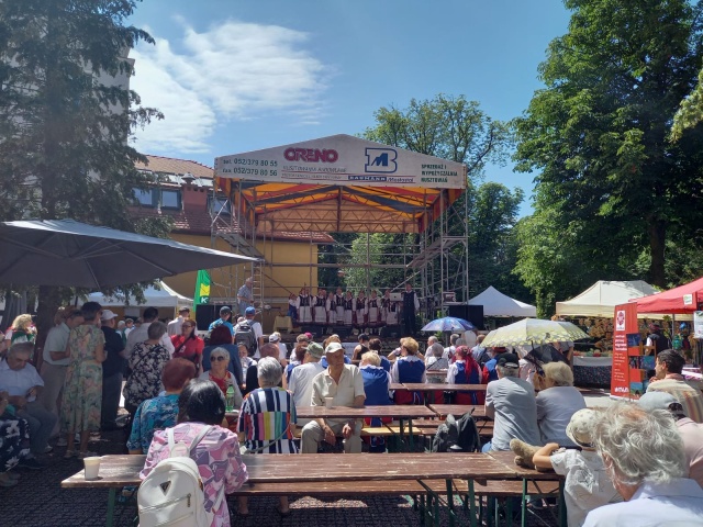 Zespoły ludowe zaprezentują się przy katedrze. II Bydgoski Jarmark Biskupi