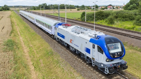 Bydgoska Pesa rozpoczęła ostatnie testy prototypu lokomotywy dwunapędowej Gama 111DE, która jest zasilana silnikiem elektrycznym i spalinowym/fot. Pesa/nadesłane