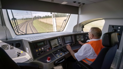 Bydgoska Pesa rozpoczęła ostatnie testy prototypu lokomotywy dwunapędowej Gama 111DE, która jest zasilana silnikiem elektrycznym i spalinowym/fot. Pesa/nadesłane