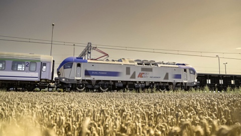 Bydgoska Pesa rozpoczęła ostatnie testy prototypu lokomotywy dwunapędowej Gama 111DE, która jest zasilana silnikiem elektrycznym i spalinowym/fot. Pesa/nadesłane