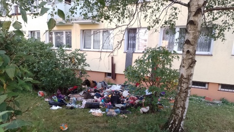 Pożar wybuchł w środę wieczorem na trzecim piętrze wieżowca przy ul. Słowackiego w Toruniu/fot. Michał Zaręba