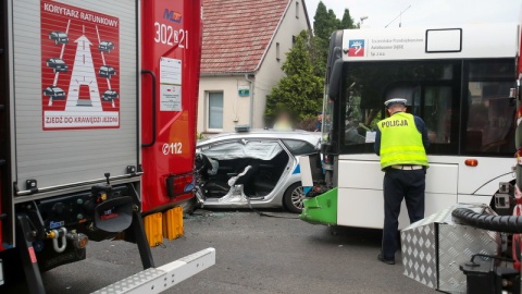 Zderzenie autobusu miejskiego z radiowozem w Szczecinie/fot. PAP/Marcin Bielecki