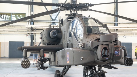 Prezentacja bojowego śmigłowca Apache w Inowrocławiu. Polska podpisała umowę na zakup tych maszyn/fot. PAP/Tytus Żmijewski