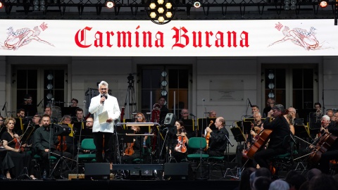 Koncert z cyklu „Filharmonia pod gwiazdami” przed Filharmonią Pomorską w Bydgoszczy. Zabrzmiały „Carmina Burana” Orffa/fot. K. Szewczyk, M. Talkowski, Filharmonia Pomorska im. I. J. Paderewskiego w Bydgoszczy