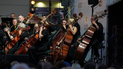 Koncert z cyklu „Filharmonia pod gwiazdami” przed Filharmonią Pomorską w Bydgoszczy. Zabrzmiały „Carmina Burana” Orffa/fot. K. Szewczyk, M. Talkowski, Filharmonia Pomorska im. I. J. Paderewskiego w Bydgoszczy