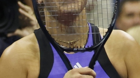 Iga Świątek za burtą US Open. Fot: PAP/EPA JUSTIN LANE / BRIAN HIRSCHFELD / JOHN G. MABANGLO
