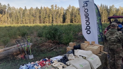 W lesie niedaleko Bydgoszczy zorganizowano finał III edycji akcji Kręci Nas Recykling/fot: Monika Siwak