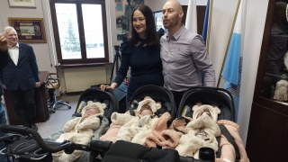 Tacy goście to w toruńskim ratuszu rzadkość Trojaczki na spotkaniu u prezydenta [zdjęcia]