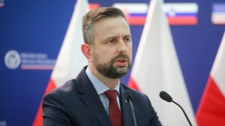 Szef MON: Zatrzymanie żołnierzy za strzały ostrzegawcze jest nie do przyjęcia