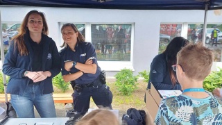 Lekcja zdrowia w SP nr 38. Bydgoskie dzieci przymierzyły specjalne gogle [zdjęcia, wideo]