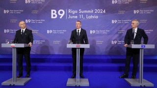 Prezydenci Polski, Łotwy i Rumunii: Rosyjskie ataki hybrydowe zagrożeniem dla Sojuszu