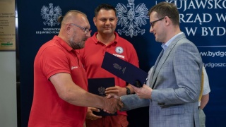Kontrole autokarów i miejsc wypoczynku. Służby w regionie przygotowują się do wakacji