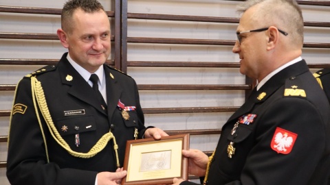 Starszy brygadier Sławomir Reszkowski, szef toruńskich strażaków żegna się z mundurem