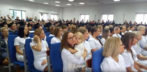 Świeżo upieczone pielęgniarki odebrały czepki Święto Akademii Kujawsko-Pomorskiej [wideo]