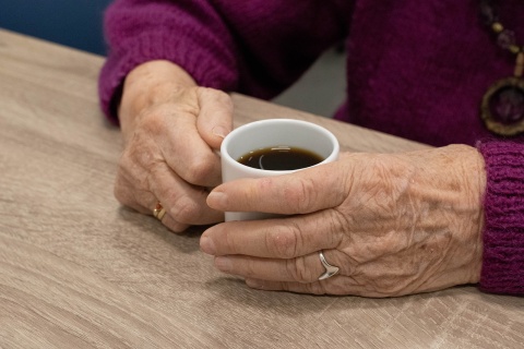 Miejsce łączenia pokoleń i pomocy dla seniorów. W Toruniu otwarto Kawiarenkę Społeczną