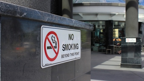 Wiceszef MZ: w najbliższych miesiącach wprowadzimy zakaz sprzedaży jednorazowych e-papierosów