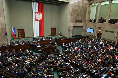 Sejm przyjął uchwałę ws. Trybunału Konstytucyjnego. Apeluje do sędziów o rezygnację