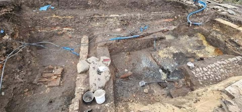 Archeolodzy z Torunia odkryli szkielet z XIII wieku. Spodziewamy się kolejnych