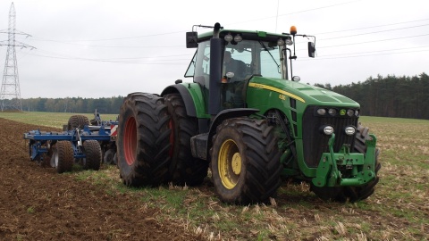 Na polu nie powinno być dzieci. Inspektorzy przestrzegają przed wypadkami w rolnictwie