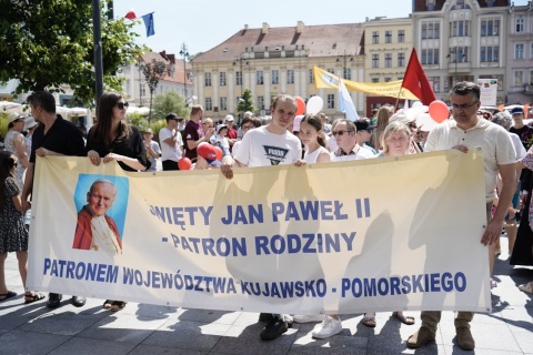 Marsz dla Życia i Rodziny w Bydgoszczy, a po nim festiwal. Mnóstwo ludzi młodych, dzieci, rodzin