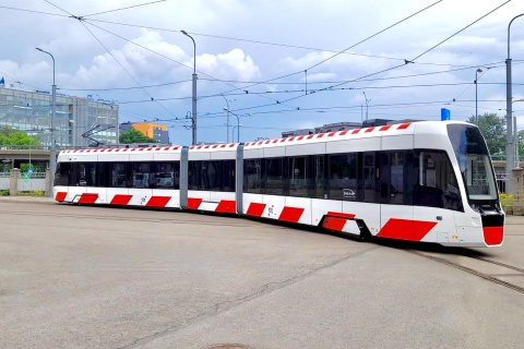 Pierwszy tramwaj Pesa Twist dotarł do Tallina. Do Estonii tramwaj jechał na lawecie