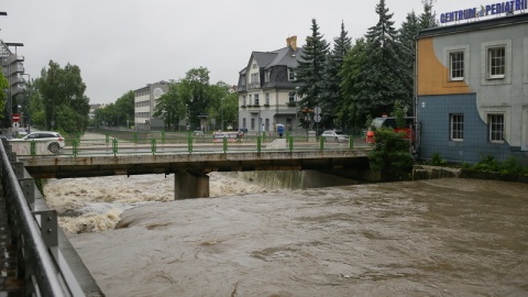 W Bielsku-Białej i powiecie bielskim zalane drogi i posesje. Prezydent ogłasza alarm powodziowy