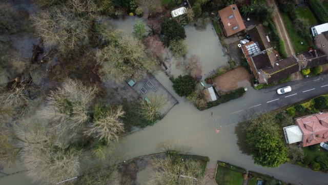 Wielka Brytania: Setki zalanych domów, ostrzeżenia powodziowe i utrudnienia w komunikacji