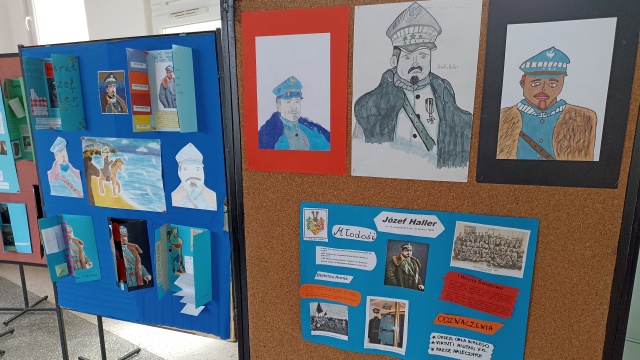 Najmłodsi dbają o patriotyzm. Toruńska szkoła upamiętniła gen. Hallera [zdjęcia]