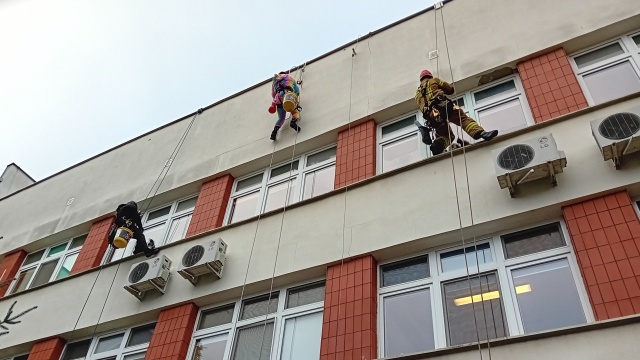 Czysto, radośnie i w szczytnym celu. Akcja Alpinistów dla WOŚP Grudziądzu [zdjęcia, wideo]