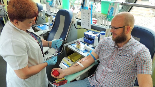 Potrzebna krew grup minusowych. Narodowe Centrum Krwi apeluje do dawców