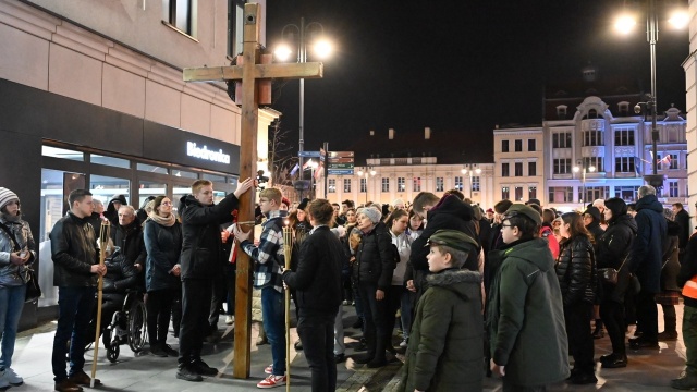 Droga krzyżowa ulicami Bydgoszczy. Na zakończenie modlitwa w Bazylice [wideo, zdjęcia]